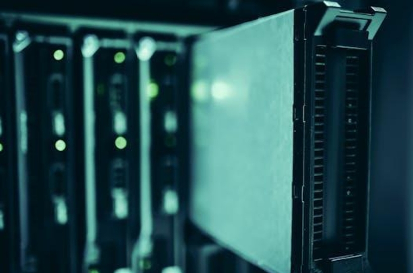 4 Essential Benchmarks for Evaluating 'Zero-Cost' Server Solutions in a Business Environment